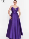 Robe de soirée violette bustier sans bretelles avec jupe longue fluide