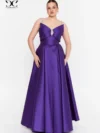 Robe de soirée violette bustier sans bretelles avec jupe longue fluide