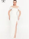 Robe Free Spirit blanche portée avec talons pour une robe soirée blanche