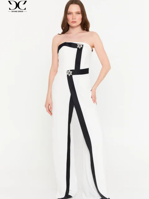 Glamorous Jumpsuit noire portée avec talons pour un jumpsuit soirée