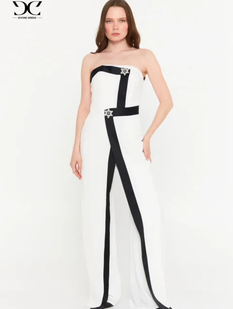 Glamorous Jumpsuit noire portée avec talons pour un jumpsuit soirée