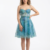 Mannequin portant la robe courte verte à imprimé floral 'Blossom' avec corsage bustier et jupe évasée, de la marque Divine Dress.
