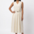 Mannequin portant la robe midi jaune clair 'Summer Serenity', sans manches avec un col en V discret et une fine ceinture, de la marque Divine Dress.