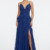 Mannequin portant la robe longue de soirée bleu nuit 'Midnight Cascade' avec décolleté en V plongeant, volants en cascade et fente latérale, de la marque Divine Dress.